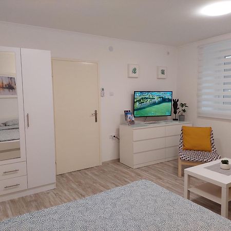 Street Apartment Суботица Екстериор снимка